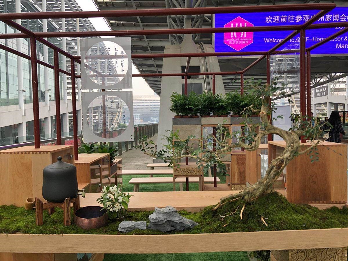 凝聚天、地、人精华之美的盆栽,宛如一个自己的小世界,为繁忙的展会增添意。 凝聚天、地、人精华之美的盆栽,宛如一个自己的小世界,为繁忙的展会增添意。