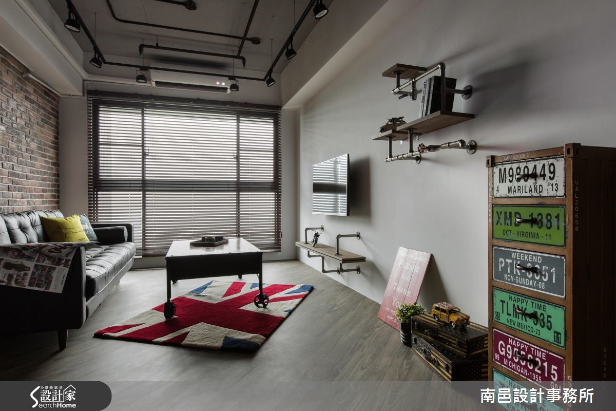 强化隔断增收纳，工业宅兼具机能美感